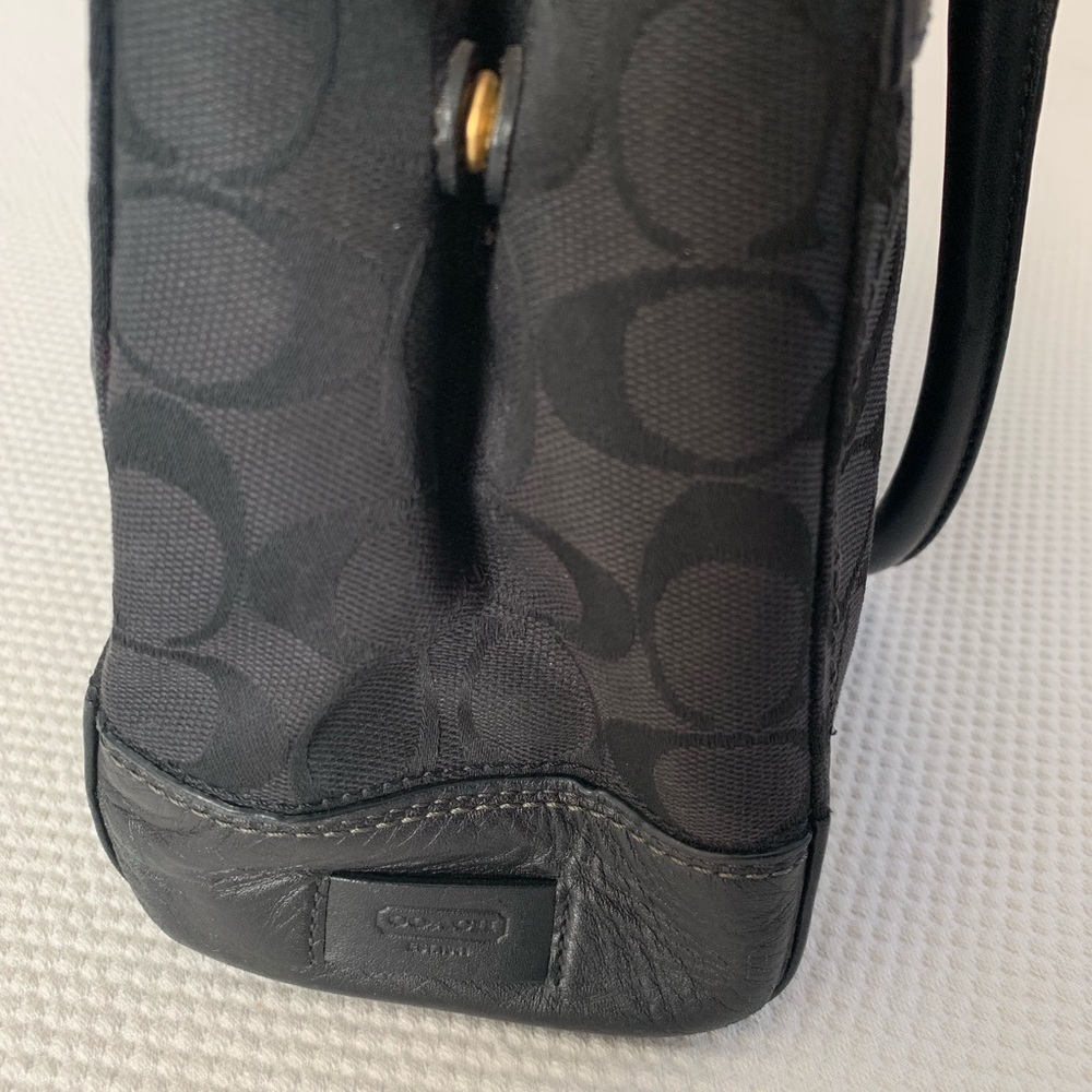 Coach ✨Signature✨ Purse - Picture 6 of 8
